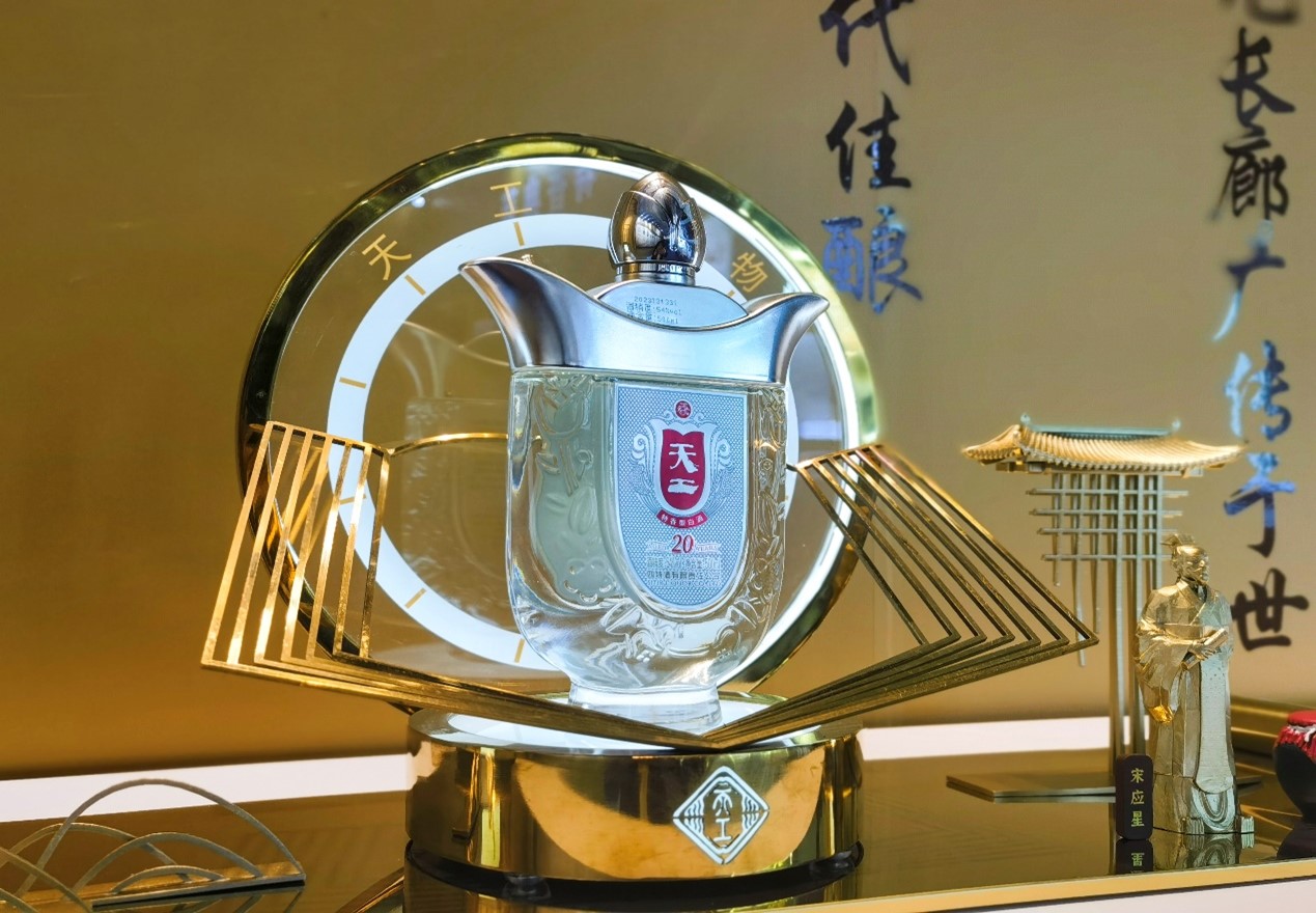 榮膺“華夏獎”，四特以匠心鑄非凡，彰顯中國特香白酒標桿力量