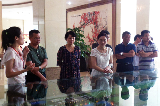 宜春市人力資源和社會保障局副局長崔建芳女士攜調研小組蒞臨公司考察